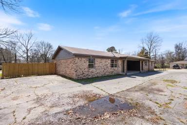 Main picture of 515 South Rd