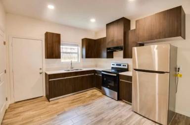 Main picture of 1013 W Kohala Ave