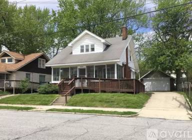 Main picture of 527 Kenwood St NE
