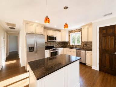 Main picture of 72 Dartmouth St