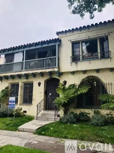 Main picture of 326 N Orange Grove Ave