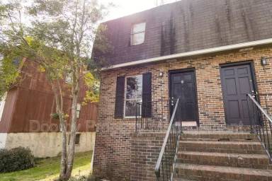 Main picture of 5414 Connell St