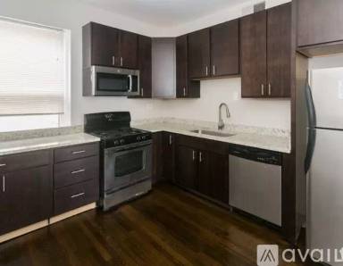 Main picture of 920 W Belle Plaine Ave