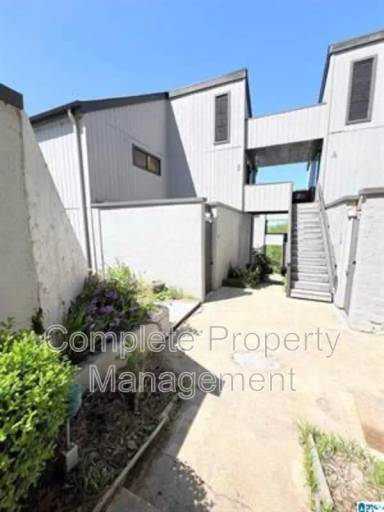 Main picture of 3350 Altamont Rd S