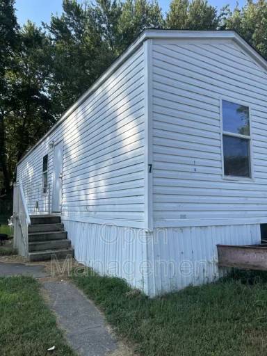 Main picture of 710 N Farm Road 137
