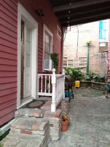 Main picture of 1039 Henriette Delille St