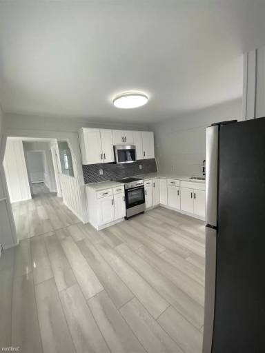 Main picture of 82 Hollingsworth St