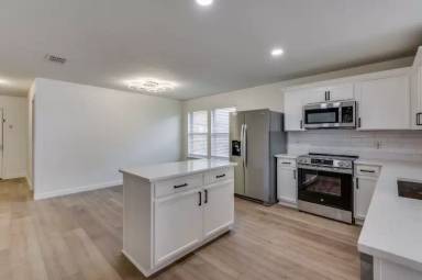 Main picture of 4416 Statesman Ln
