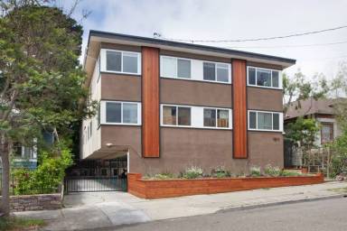 Main picture of 1811 Francisco St