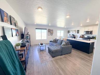 Main picture of 1192 W Hidden Spring Dr