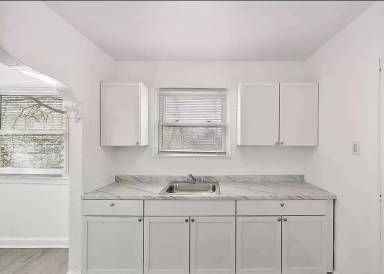 Main picture of 5900 Lenox St