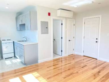 Main picture of 325 Newport Ave
