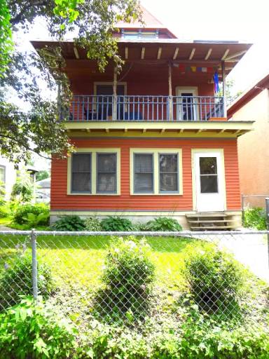 Main picture of 209 W 33rd St
