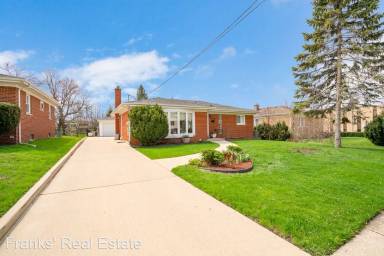 Main picture of 502 W 3rd St