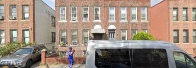 Main picture of 130 E 96th St