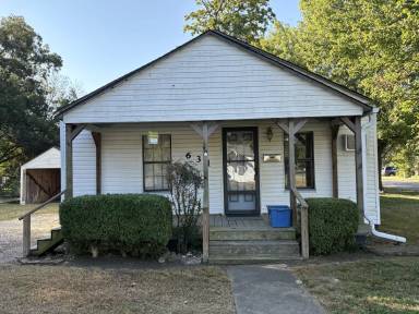 Main picture of 631 W 5th St