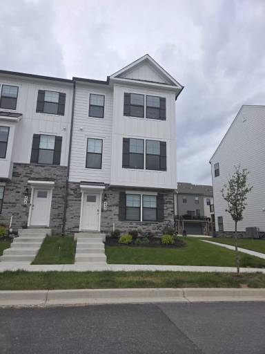 Main picture of 432 Herringbone Way
