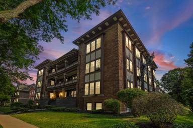 Main picture of 593 Park Ave