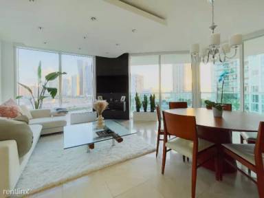 Main picture of 200 Sunny Isles Blvd