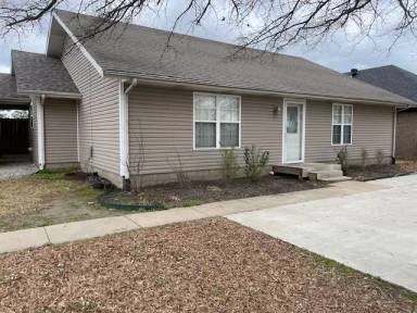 Main picture of 207 E Thompson St