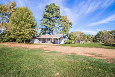 Main picture of 6001 Summerhill Rd