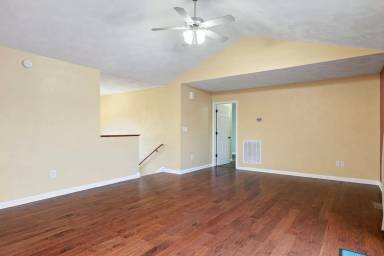 Main picture of 455 Windsor Dr