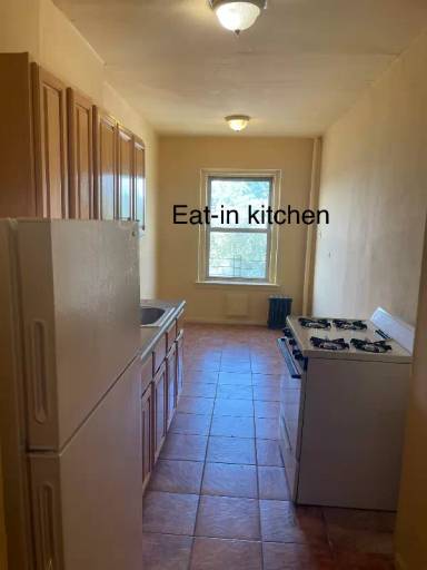 Main picture of 5 W 4th St