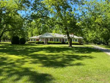 Main picture of 615 Judge Lott Rd