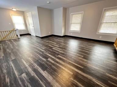 Main picture of 1127 Main St