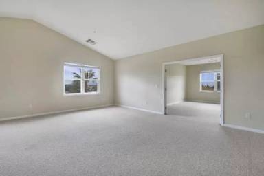 Main picture of 453 E Okeefe St