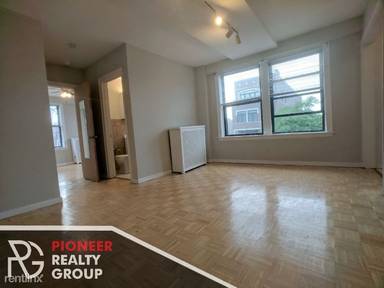 Main picture of 739 W Belmont Ave