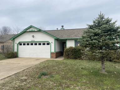 Main picture of 2703 W Beech St