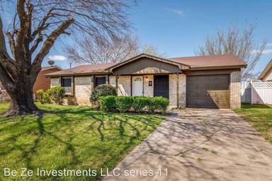 Main picture of 831 Cherry Laurel Ln