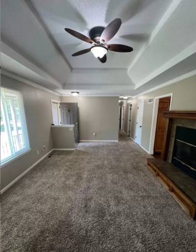 Main picture of 925 NE Carousel Ln