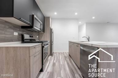 Main picture of 2533 W Fullerton Ave
