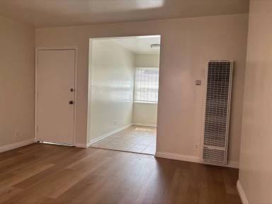 Main picture of 1921 W 36th Pl