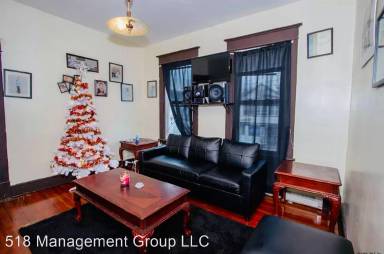 Main picture of 390 3rd St