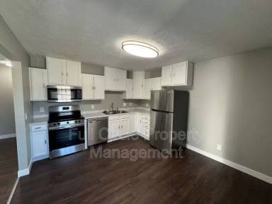 Main picture of 2700 N 1st St