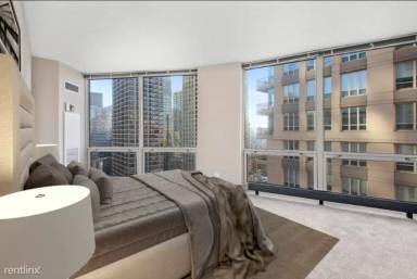 Main picture of 712 N Rush St