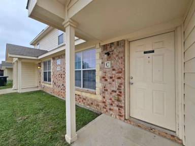 Main picture of 1305 Cavalry Ln
