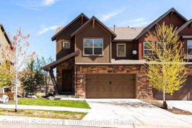 Main picture of 896 W Abigail Dr