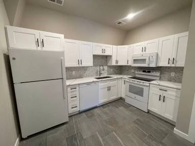 Main picture of 133 S Prairie Ave
