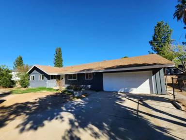 Main picture of 1411 S Barton Rd