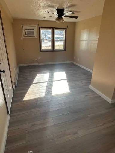 Main picture of 1009 W Broadway St