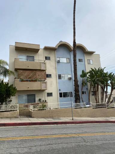 Main picture of 1114 N Clark St