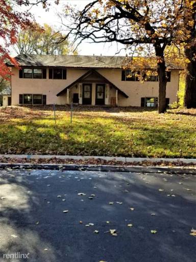 Main picture of 12817 15th Ave N
