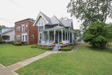 Main picture of 146 Florida Ave