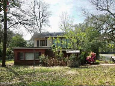 Main picture of 405 Beverly Dr