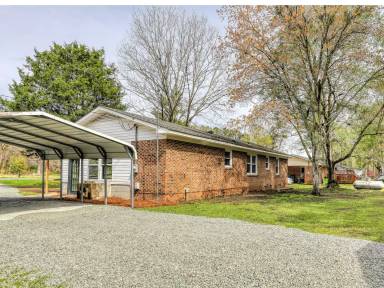 Main picture of 469 Sanders Ln