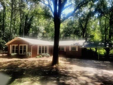 Main picture of 101 E Lakeview Dr